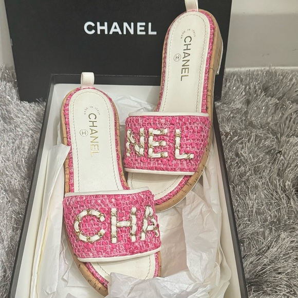 CHANEL Pink Woven Logo Slide Sandals - Picture 4 of 10